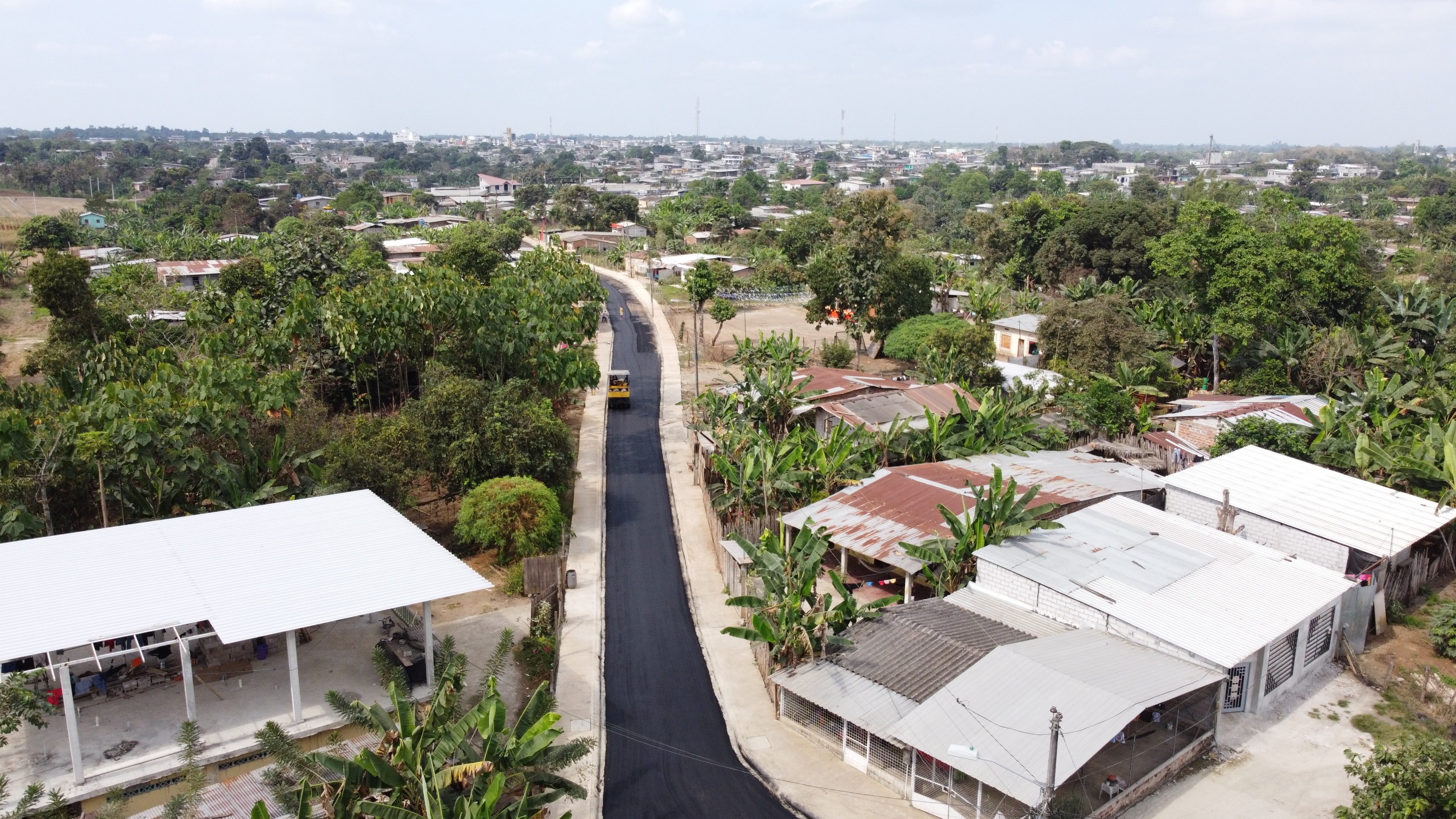 Maquinaria pesada de Creacom S.A. en una obra civil en Ecuador